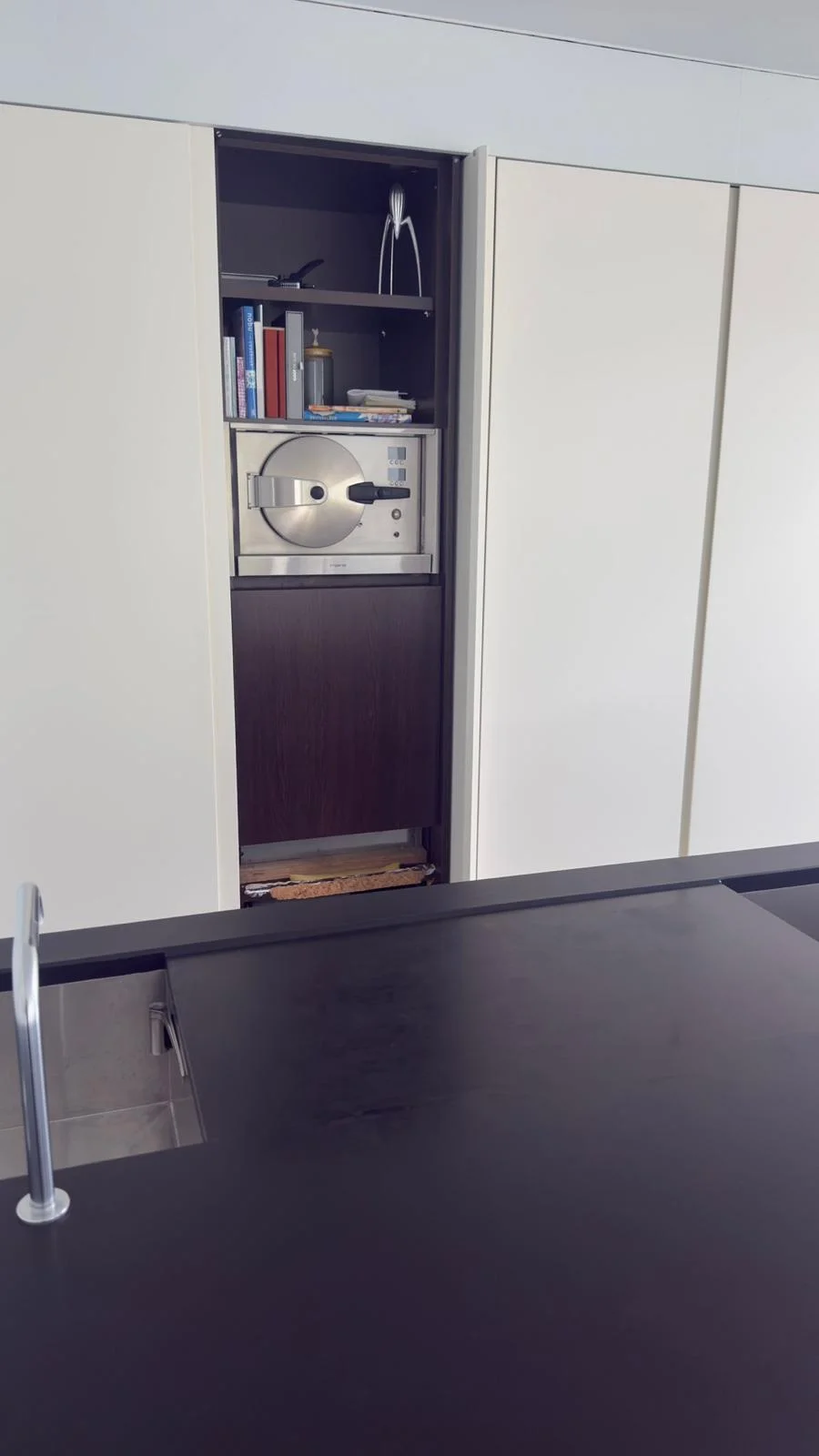 Professioneel gereinigde moderne keuken